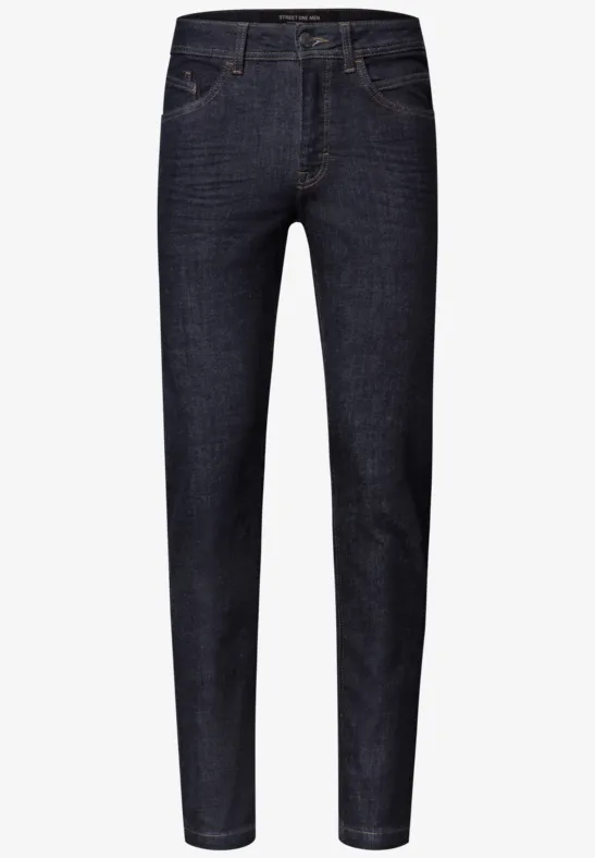 Dunkelblaue, gerade geschnittene Jeans mit klassischer 5-Pocket-Optik und normaler Bundhöhe.