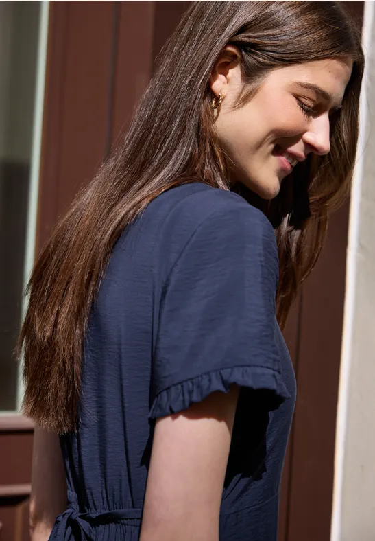 Knielanges Kleid mit Volant-Detail midnight muse