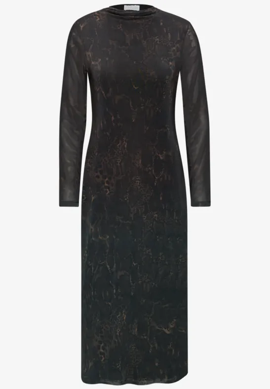 Ein schwarzes, knielanges Kleid mit langen Ärmeln und dezentem rostfarbenem Muster.