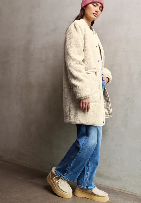 Manteau en peluche avec capuche savannah sand