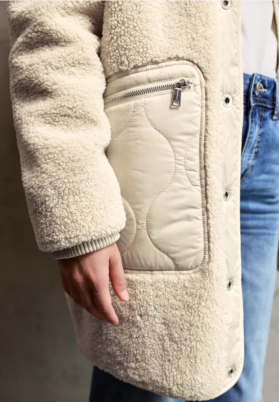 Manteau en peluche avec capuche savannah sand