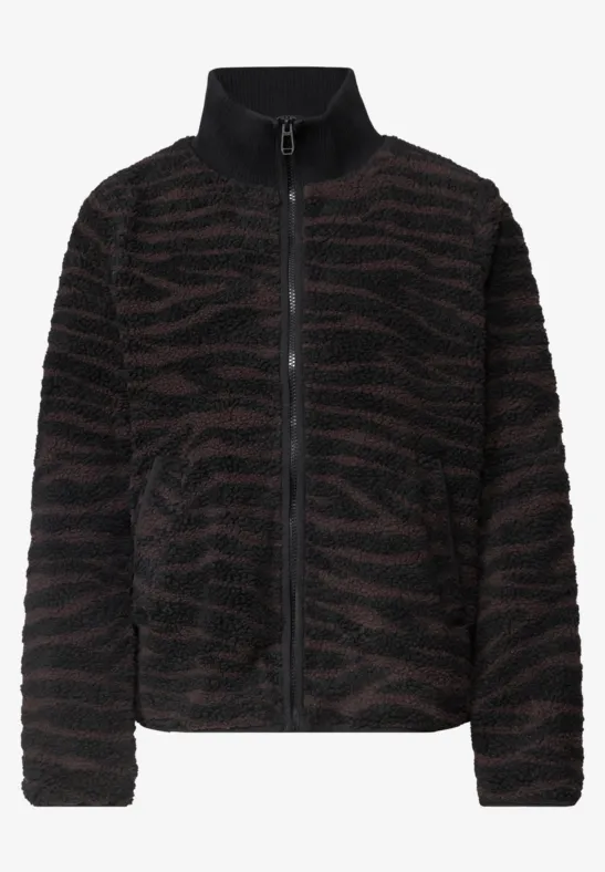 Veste polaire noire à motifs rayures tigre brunes, fermeture éclair et col montant.