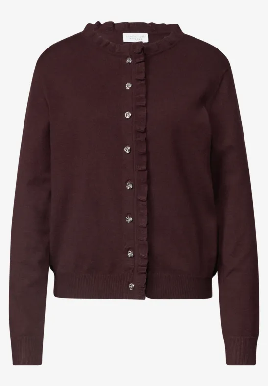 Dunkelroter Damen-Strickcardigan mit Knopfleiste und zarten Rüschen am Kragen und Saum.
