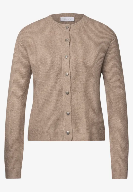 Beiger Strick-Cardigan mit Rundhalsausschnitt und Knopfleiste, lange Ärmel.