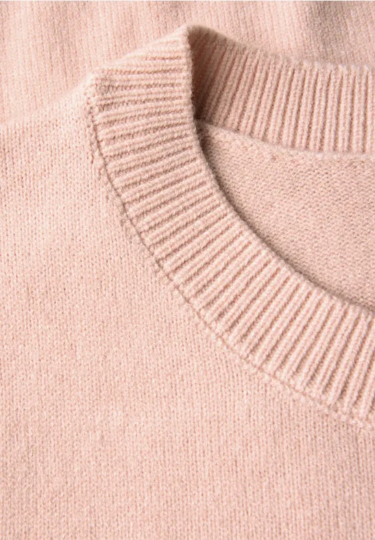 Pull doux avec détails peachy blush mel.