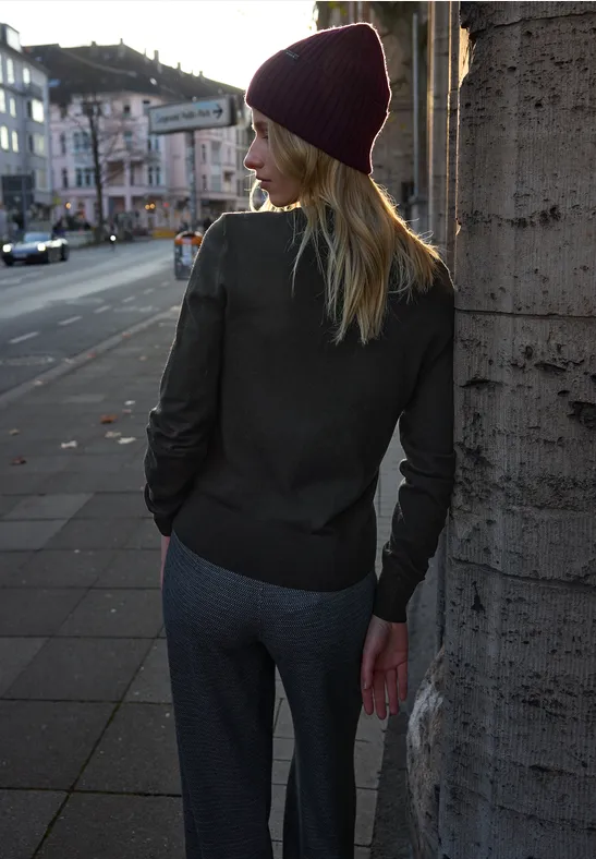 Sweter z obszernymi rękawami Black