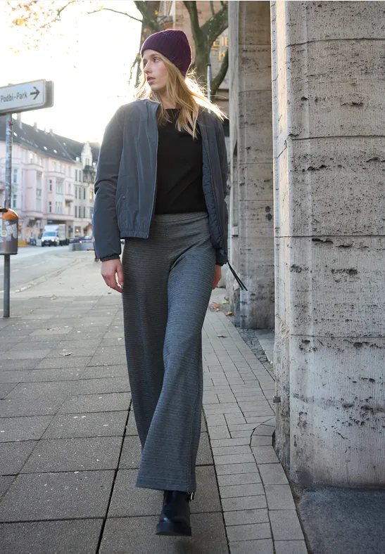 Sweter z obszernymi rękawami Black