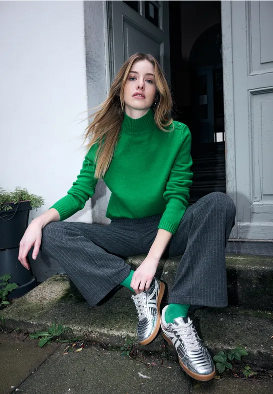 Pullover mit Knopfdetail bold green