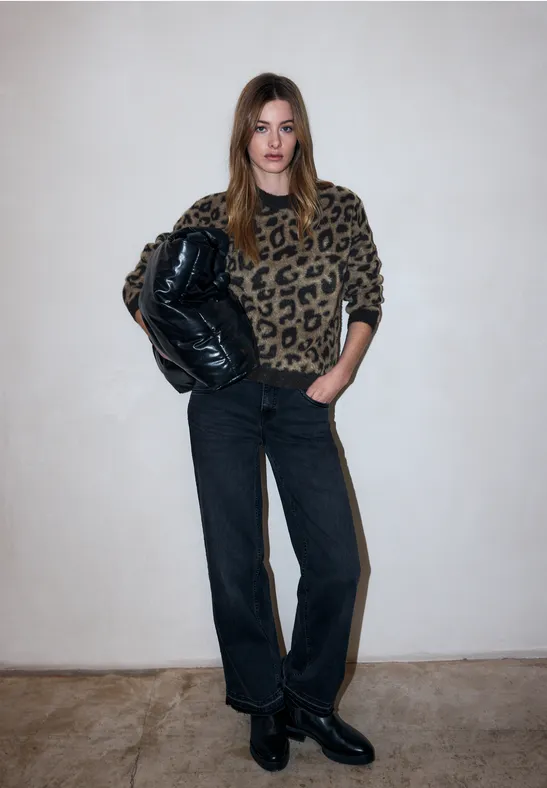 Flauschiger Leo Pullover Black