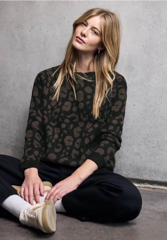 Cosy Leo Pullover Black