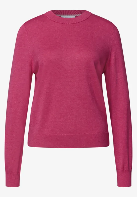 Fuchsiafarbener Pullover mit Rundhalsausschnitt und langen Ärmeln.