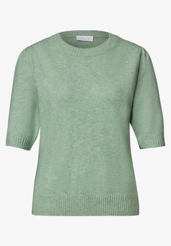 Leichter mintgrüner Pullover mit halblangen Ärmeln