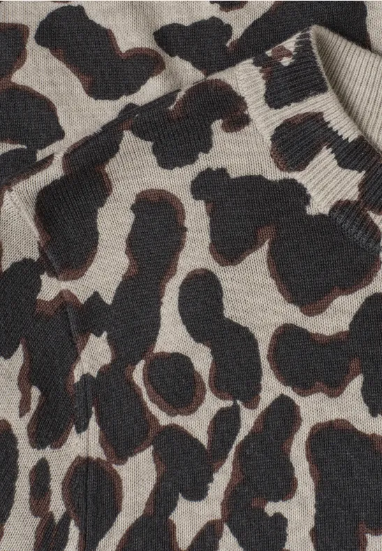 Beige Strickstoff mit unregelmäßigem schwarzen und braunen Leopardenmuster.