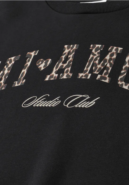 Schwarzer Sweatshirt mit Leopardenmuster-Schriftzug 'I'AMO' und 'Studio Club'-Logo.