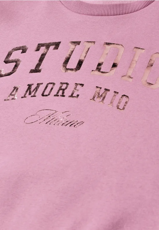Rosa Sweatshirt mit goldglänzendem Print 'STUDIO AMORE MIO Firenze'.