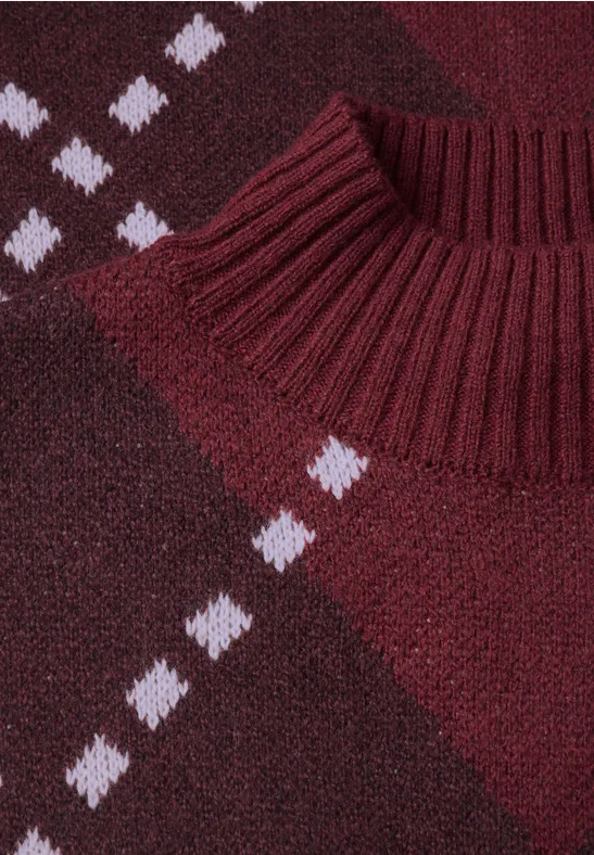Bordeauxroter Pullover mit Rautenmuster, weißen Akzenten und geripptem Kragen.