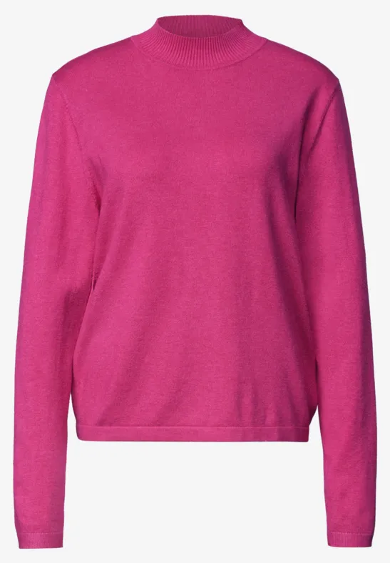 Ein knallpinker Pullover mit rundem Ausschnitt und langen Ärmeln.