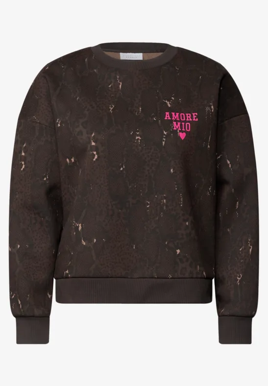 Dunkelbrauner Pullover mit marmoriertem Muster, kleinen Löchern und pinkem Schriftzug AMORE MU?