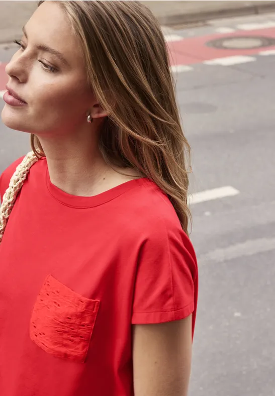 Shirt met ronde hals en kanten zakje chili red