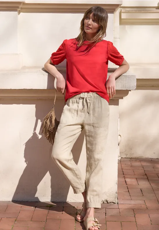 T-Shirt mit Rundhals und Spitzenärmeln chili red