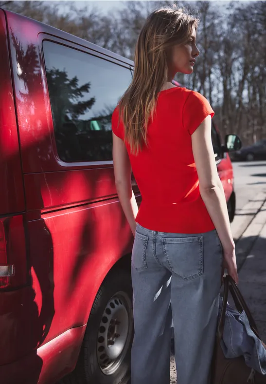 Basic Shirt mit U-Boot-Ausschnitt torch red