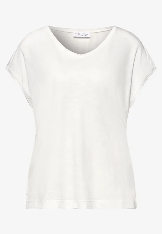 Witte dames-T-shirt met V-hals, korte mouwen en een losse pasvorm.