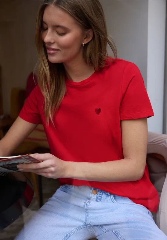 T-Shirt mit Rundhals und Stickerei torch red