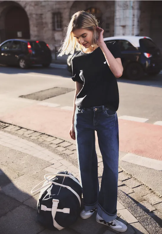 T-Shirt mit Rundhals und Embroidery Black