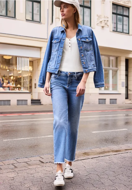 Shirt mit V-Neck und Volant-Ärmeln off white