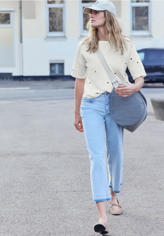 T-Shirt mit Rundhals und Herzprint off white