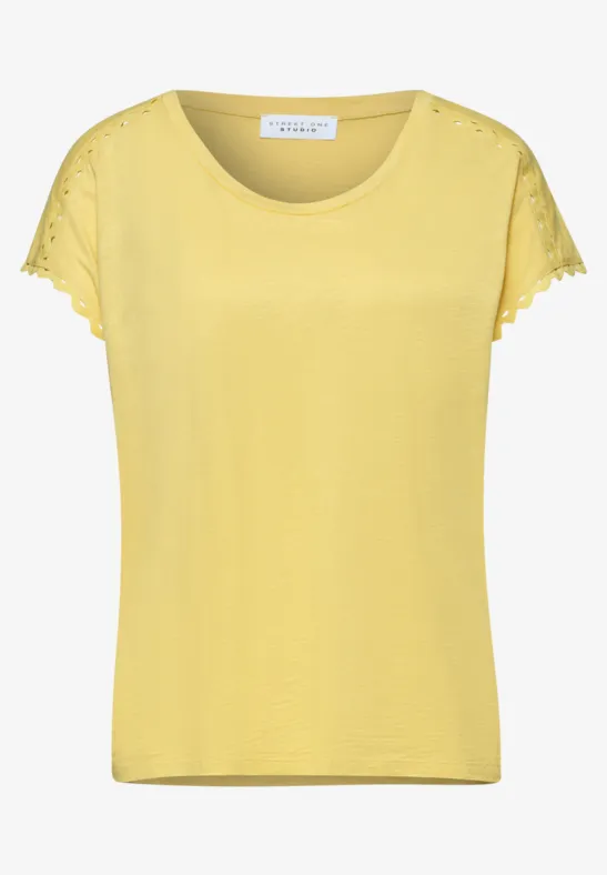 Leichtes, unifarbenes Damen-T-Shirt in Gelb mit kurzem Arm und Rundhalsausschnitt.