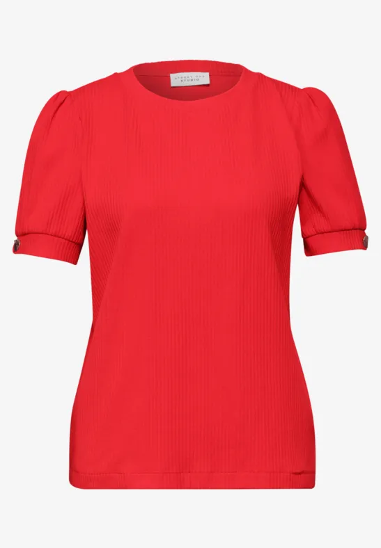 Rotes T-Shirt mit Puffärmeln und rundem Ausschnitt.