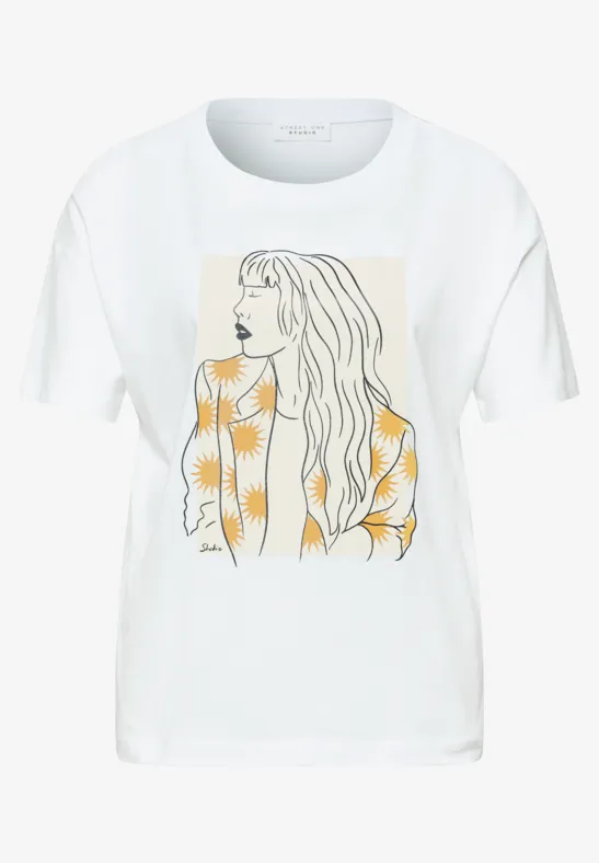 Weißes T-Shirt mit Illustration einer Frau mit langen Haaren und gelben Blüten.