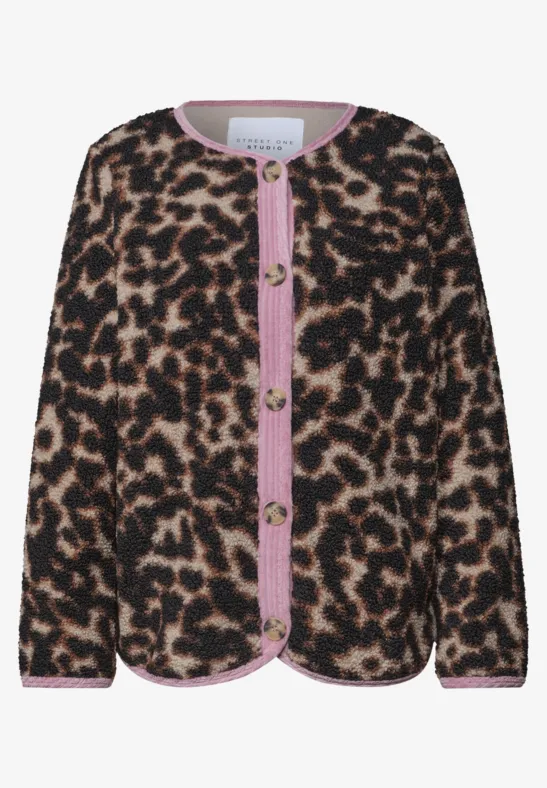 Leichter Cardigan mit Leoprint, pinken Kanten und goldenen Knöpfen.