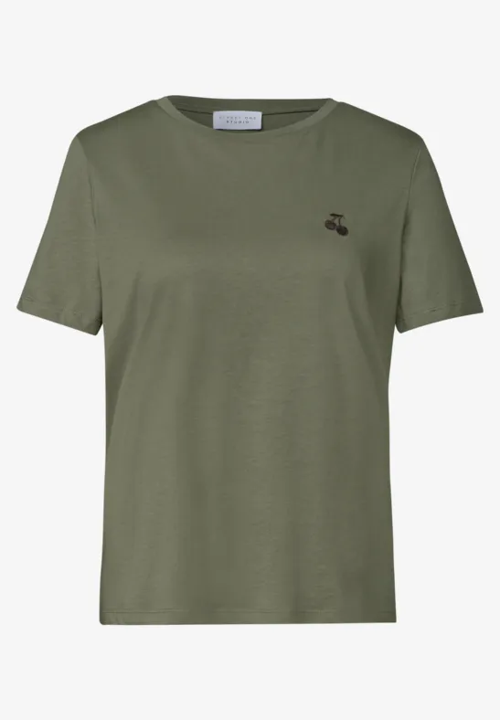 Olivgrünes T-Shirt mit kurzen Ärmeln und kleinem Logo auf der Brust.