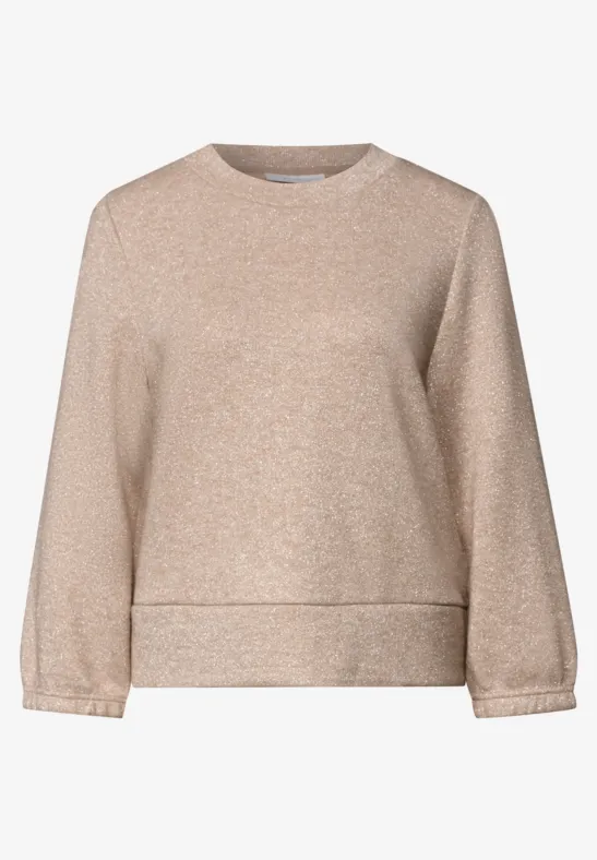 Beige Pullover mit Rundhalsausschnitt und leicht glänzender Oberfläche.