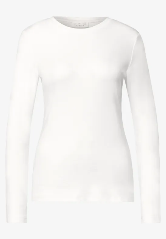 Weißes, schlichtes Langarmshirt aus Baumwolle, figurbetonter Schnitt, Rundhalsausschnitt.