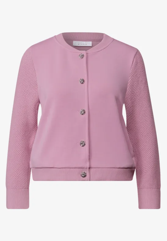 Rosafarbenes, langärmliges Damenstrickjacke mit Rundhalsausschnitt und Knopfleiste
