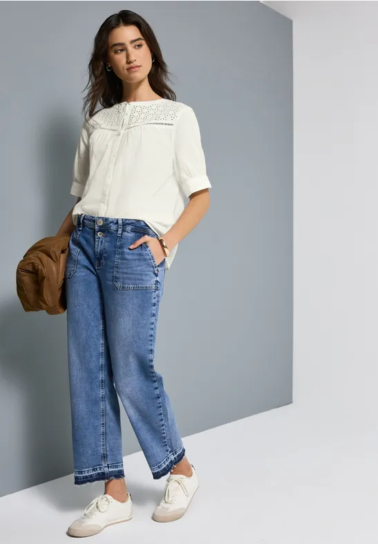 Kurzarmbluse mit Stickerei off white