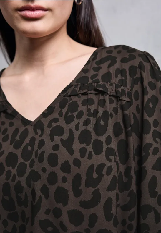 V-Neck Bluse mit Rüschen dark auburn brown
