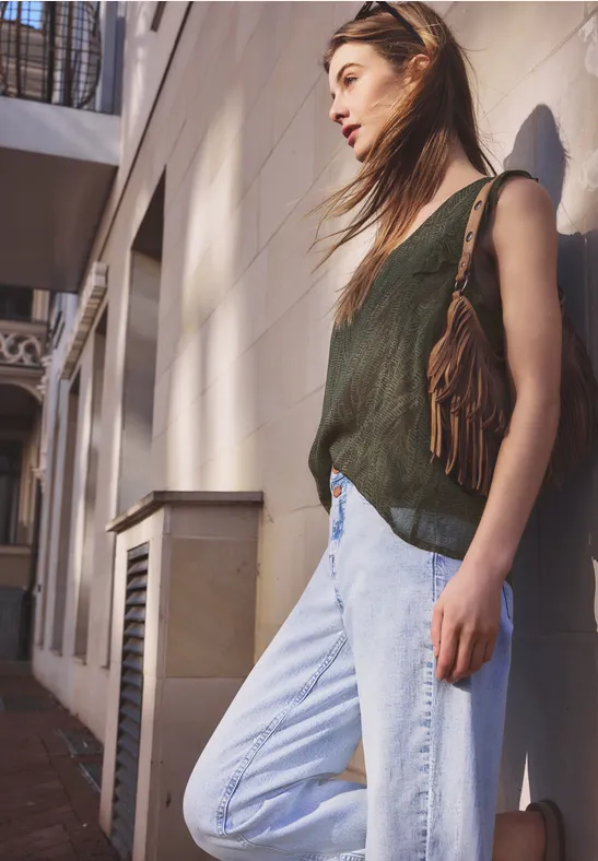 V-Neck Top aus Chiffon mit Volants oil green