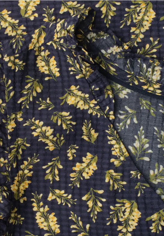 Stof met donkerblauwe achtergrond en gele bladerenprint.