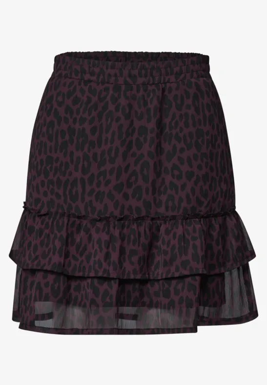 Schwarzer, mehrlagiger Minirock mit violettem Leopardenmuster und stufigem Volant.