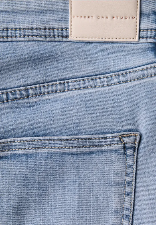 Straight Leg Jeans Ultra Bleach Wash