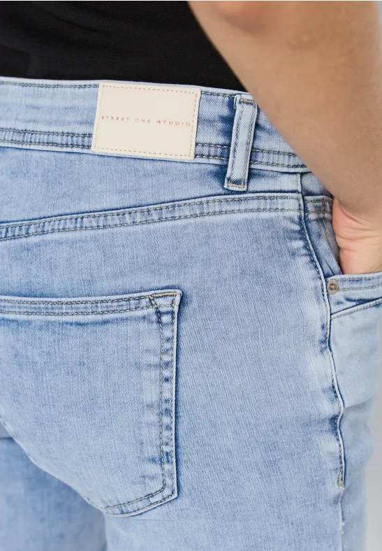 Straight Leg Jeans Ultra Bleach Wash