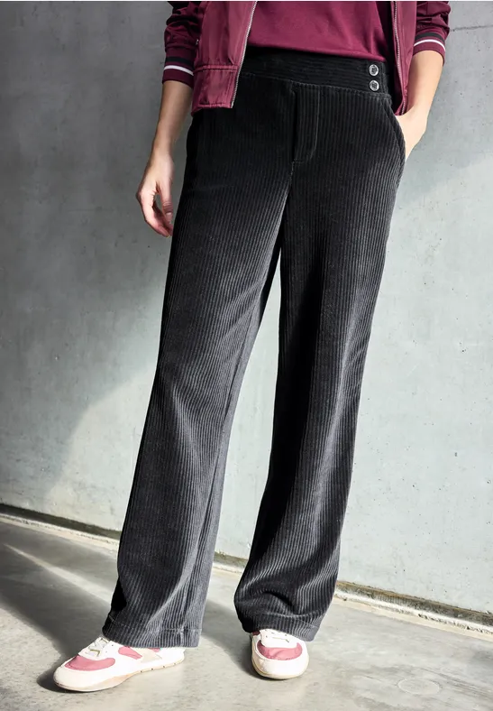 Straight Leg Cordhose Black