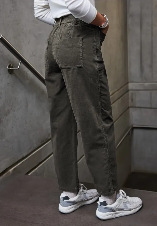 Cordhose mit Patch Pockets hollow green