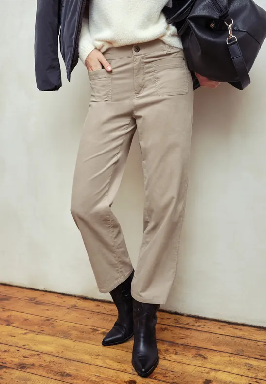 Cordhose mit Patch Pockets dark morn beige