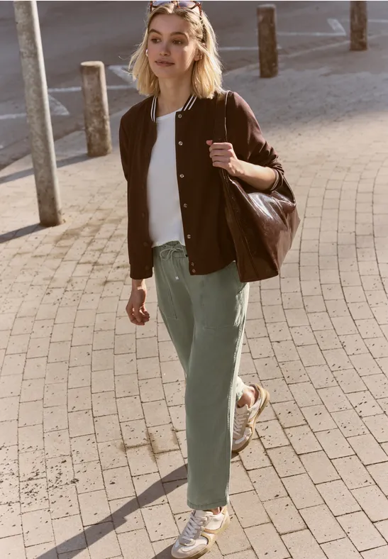 Mid Waist straight legs broek in Loose Fit sea spray green