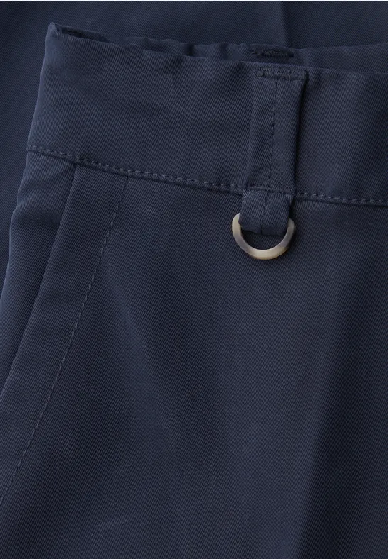 Mid Waist Slim Leg Chino im Casual Fit midnight muse